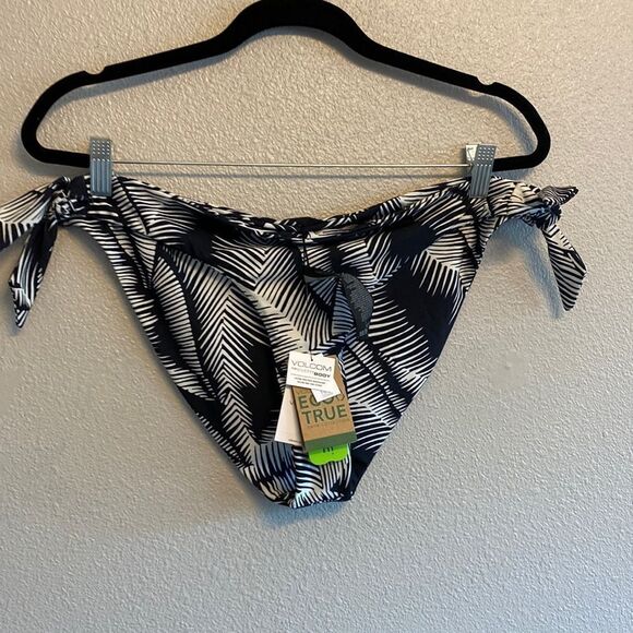 NWT- Volcom- “Stay or leaf” the side tie- bikini full coverage bottoms - Picture 4 of 11